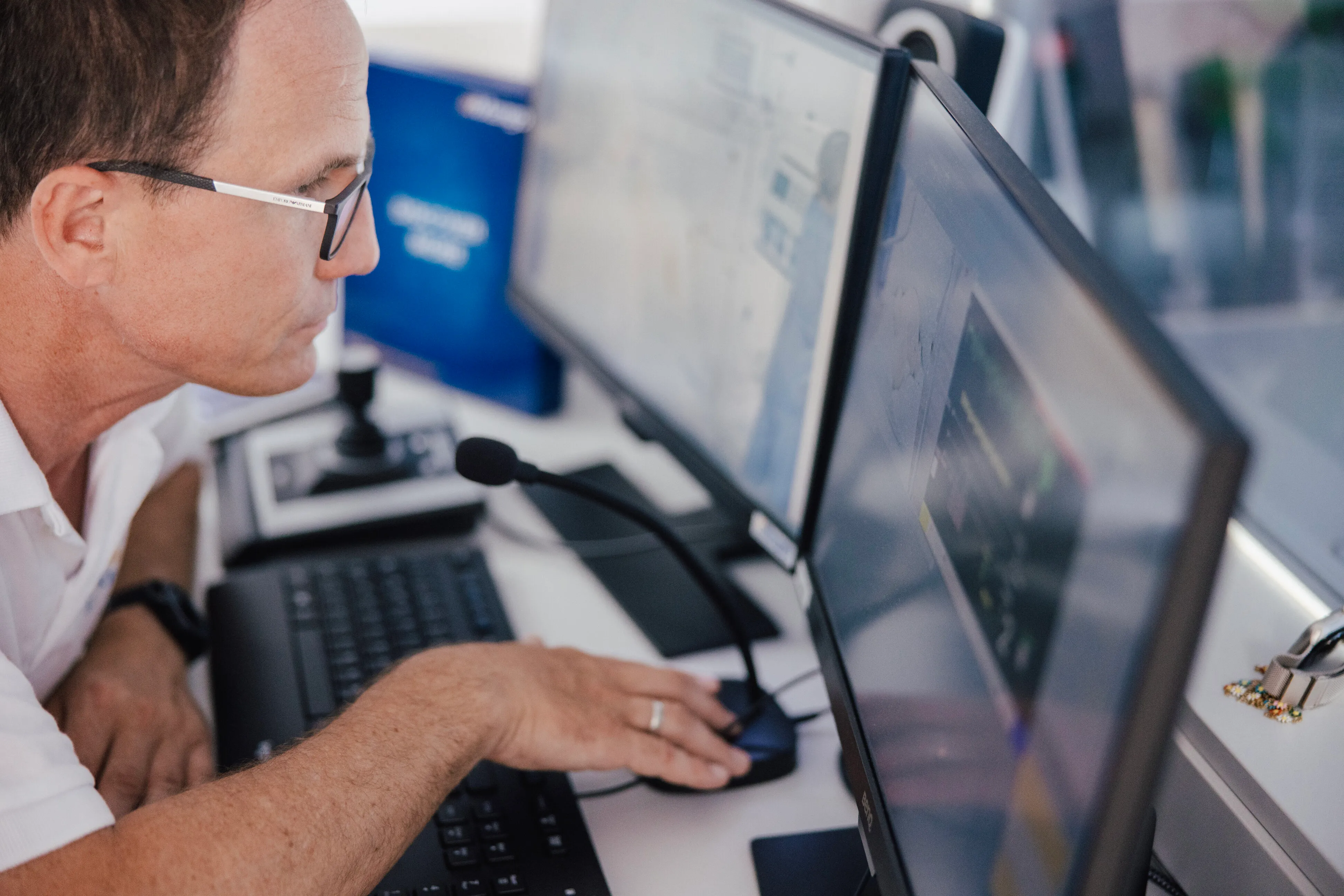 Push-to-talk intercom system in medical simulation environment