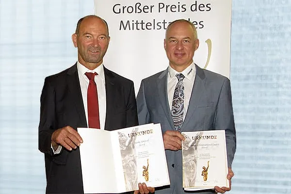 Pascal Mangold receiving Grand Prix Mittelstand Nomination Certificate from Mayor of Arnstorf